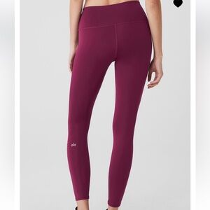 Alo yoga 
7/8 High-Waist Airlift leggings